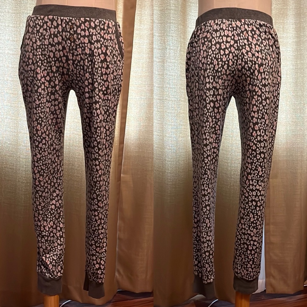Cuddl Duds Womens Small Gray White Pink Cheetah Animal Print Lounge Pajama Pant